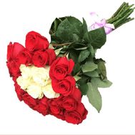 25 імпортних троянд в оригінальному букеті