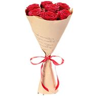 7 троянд в папері