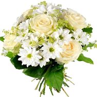 Білосніжний букет квітів
