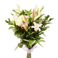 Букет із білих троянд і лілій