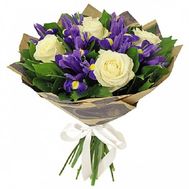 Невеликий букет із ірисами