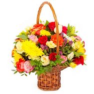 Яркая корзина цветов