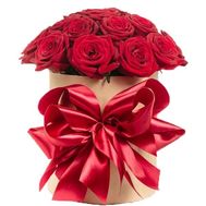 15 red roses in a hat box