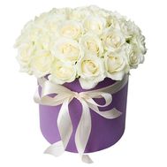 31 white rose in a hat box