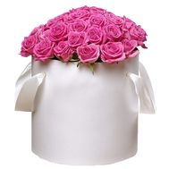 Box with pink roses
