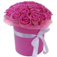 Pink roses in a hat box