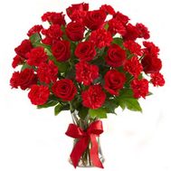 Букет із 12 троянд і 15 гвоздик