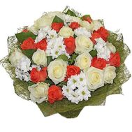 Букет із 32 троянд і 7 хризантем