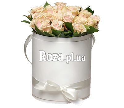 Bouquet of cream roses in a box Bouquet of cream roses in a box